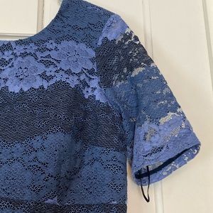 Ladies small blue maternity dress. Floral lace.